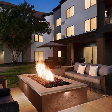 Courtyard By Marriott Tulsa Central Екстер'єр фото