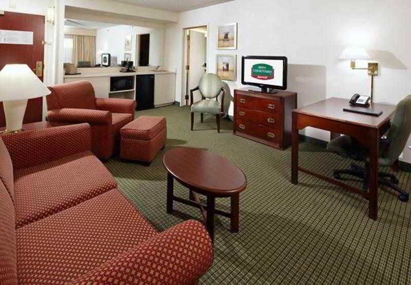 Courtyard By Marriott Tulsa Central Екстер'єр фото