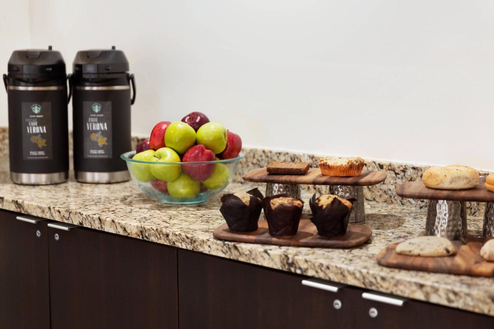 Courtyard By Marriott Tulsa Central Екстер'єр фото