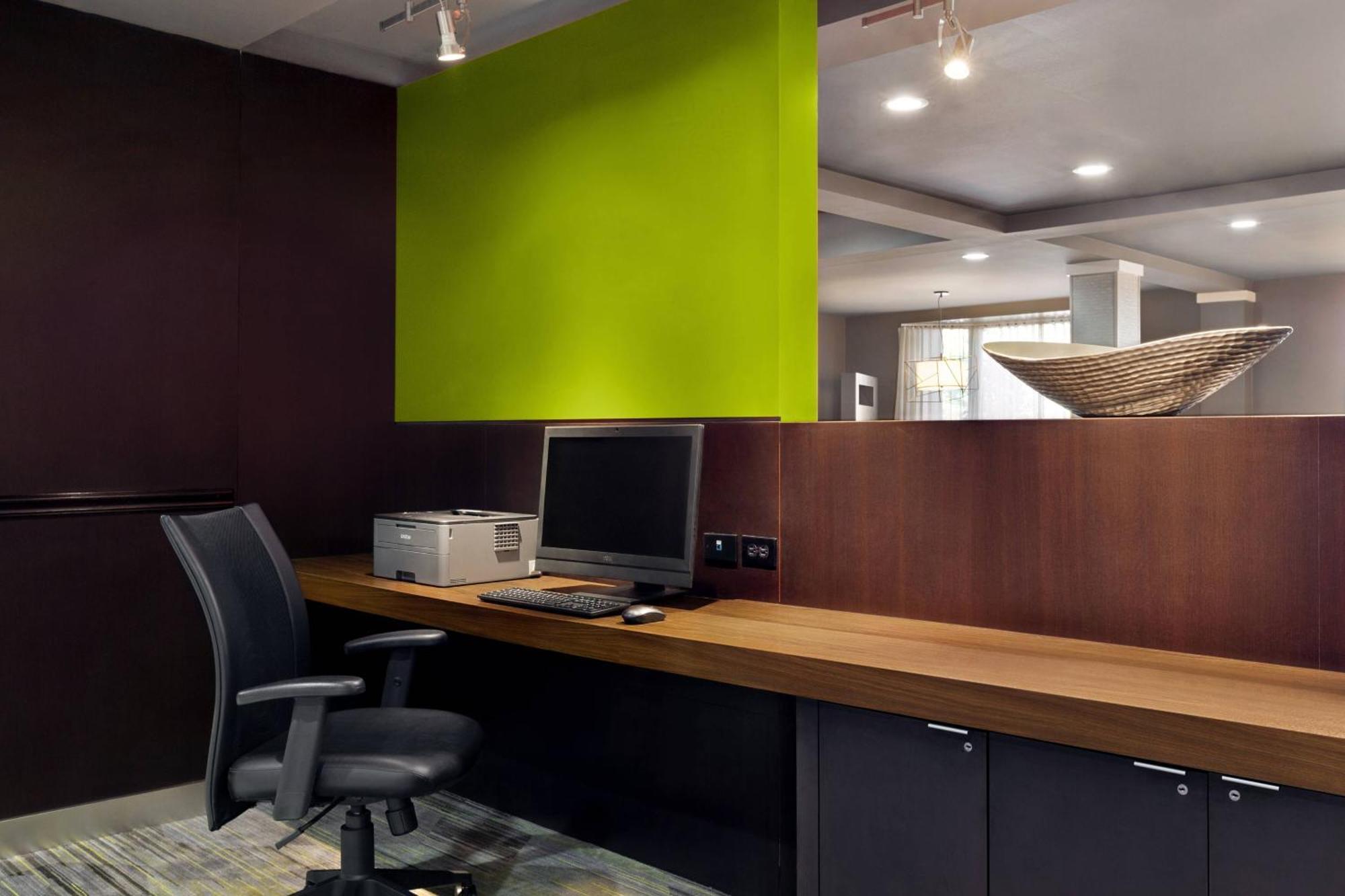 Courtyard By Marriott Tulsa Central Екстер'єр фото
