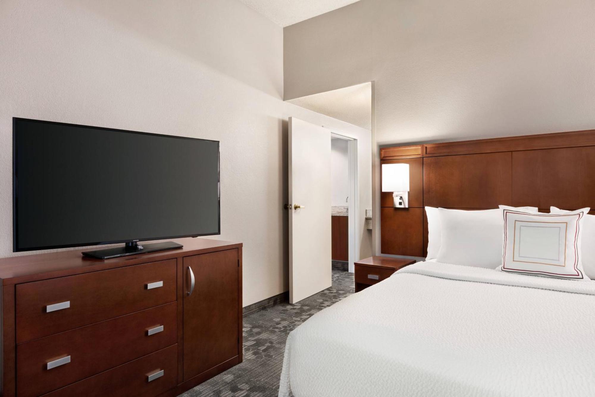Courtyard By Marriott Tulsa Central Екстер'єр фото