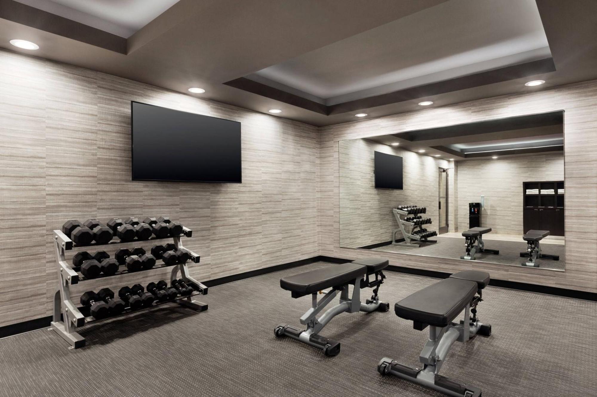 Courtyard By Marriott Tulsa Central Екстер'єр фото