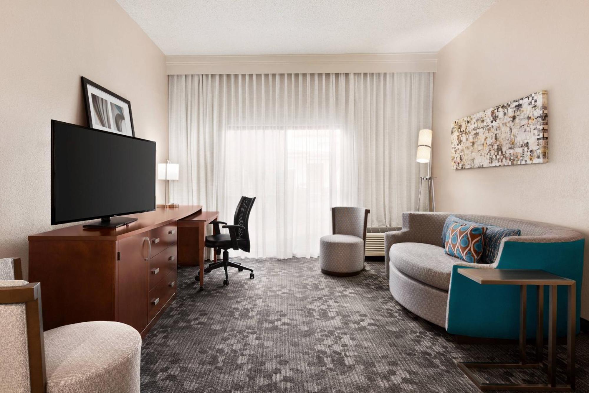 Courtyard By Marriott Tulsa Central Екстер'єр фото